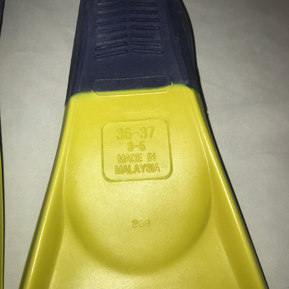 Body glove kids fins XL